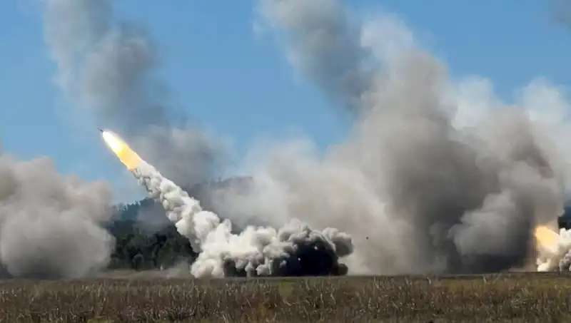 Avustralya'da Askeri Tatbikatta HIMARS Atışı: Tarihi Bir İlk!