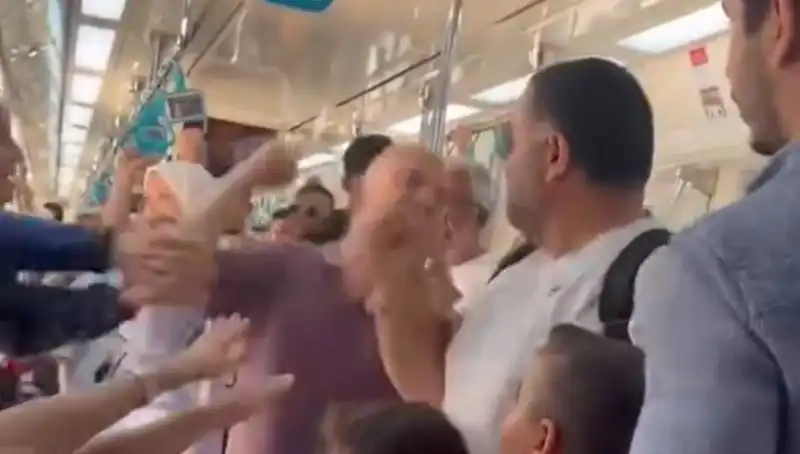 Marmaray'da Ahmet ve Mehmet'in Yumruklu Kavgası: Nedenleri ve Sonuçları