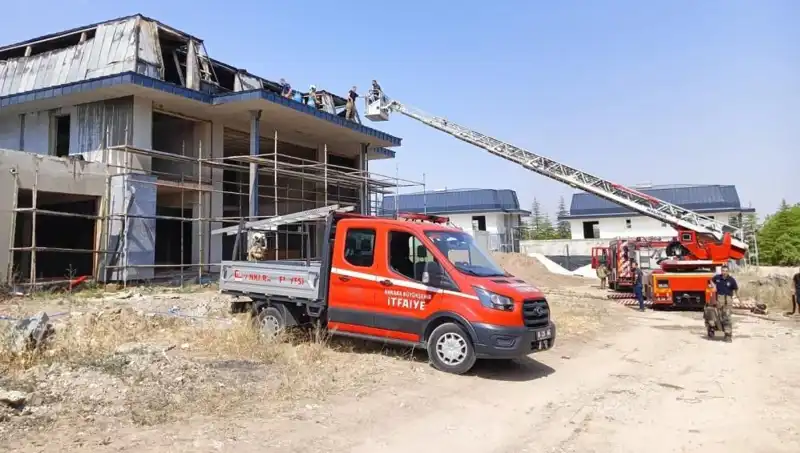 Ankara Gölbaşı'ndaki Villa Alanında Yangın: Doğa ve Yapılar Tehdit Altında!