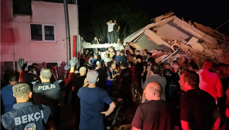Balıkesir Sındırgı'da Şok Edici Deprem: Hayat Kaybı ve Yaralılar