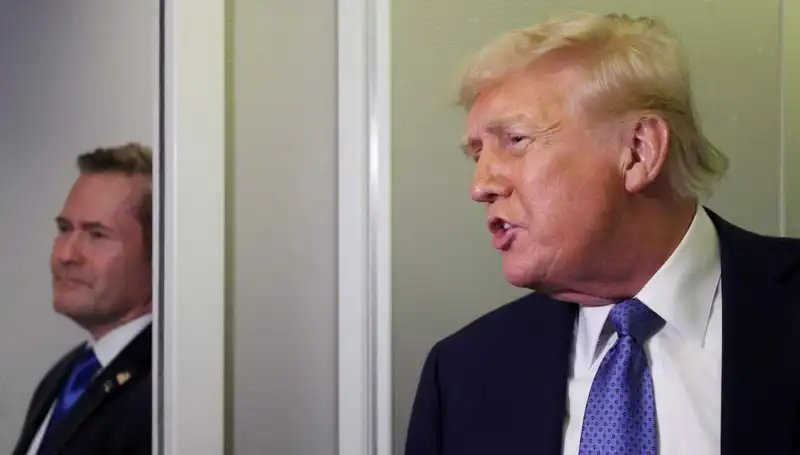 Trump'ın Yanlışlıkla Sızdırdığı Planlar ve Mike Waltz'un Görevden Alınması