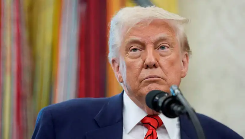 Trump'ın G7 Zirvesinden Erken Ayrılışı: Beyaz Saray'da Sıra Dışı Toplantı