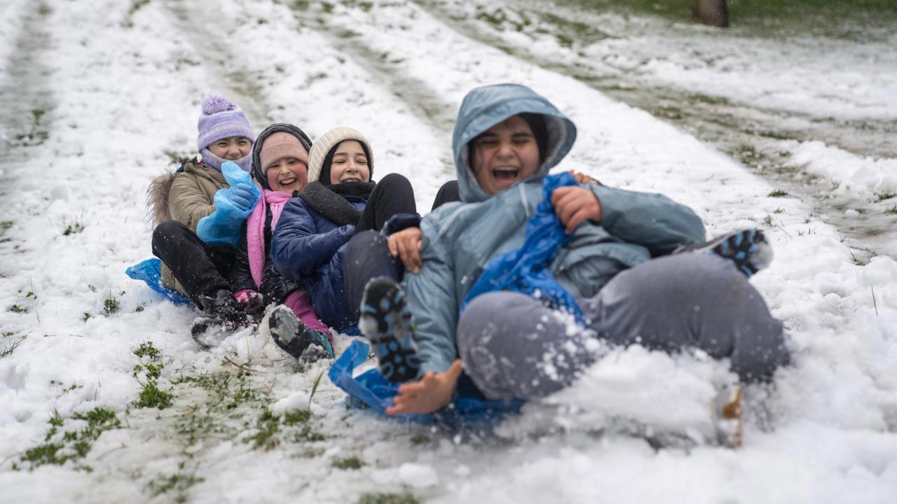 İstanbul'da beklenen kar yağışı nedeniyle yarın okullar tatil edildi.