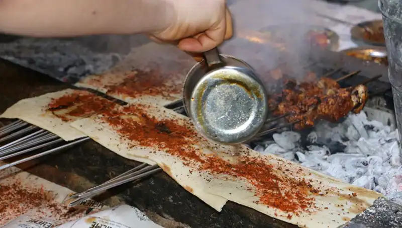 9 Günlük Bayram Tatilinde 50 Ton Tescilli Ciğer Kebabı Tüketildi: Lezzet Dolu Bir Gelenek