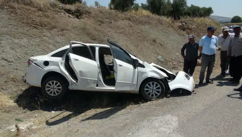 Kilis'te Trafik Kazası: Çarpışan Otomobillerde Yaralılar Bulundu