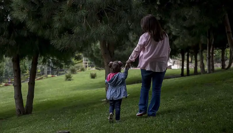 Yargıtay'dan Çarpıcı Koruyucu Aile Kararı ve Annesine Uygulanan Sınırlamalar