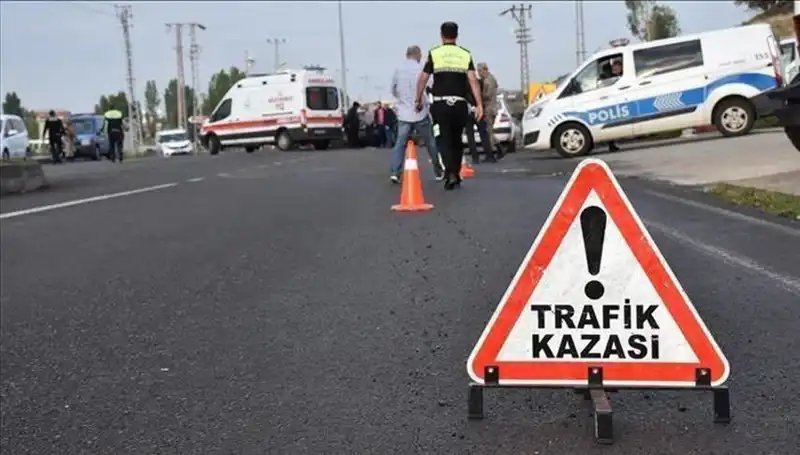 Tekirdağ'da Feci Kaza: Kontrolden Çıkan Otomobil Bariyerlere Çarptı