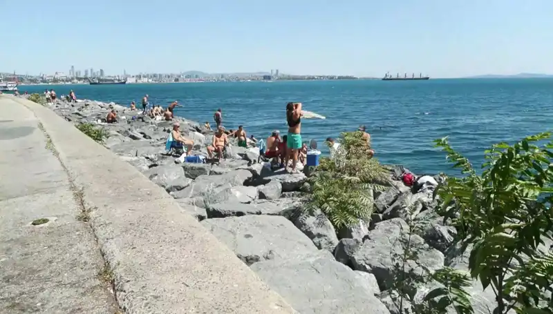 Havanın Isınmasıyla İstanbullular Sahillere Akın Etti