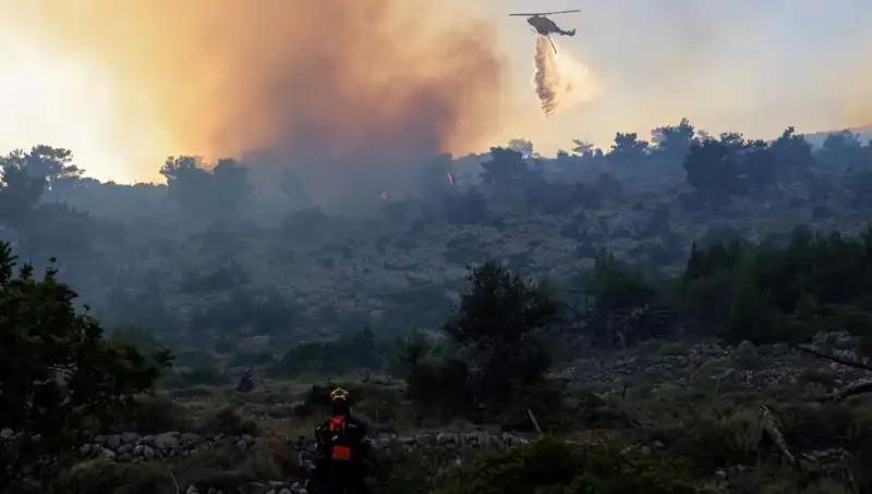 Eğriboz Adası’nda Yangın Felaketi: İki Köy Acil Olarak Tahliye Edildi