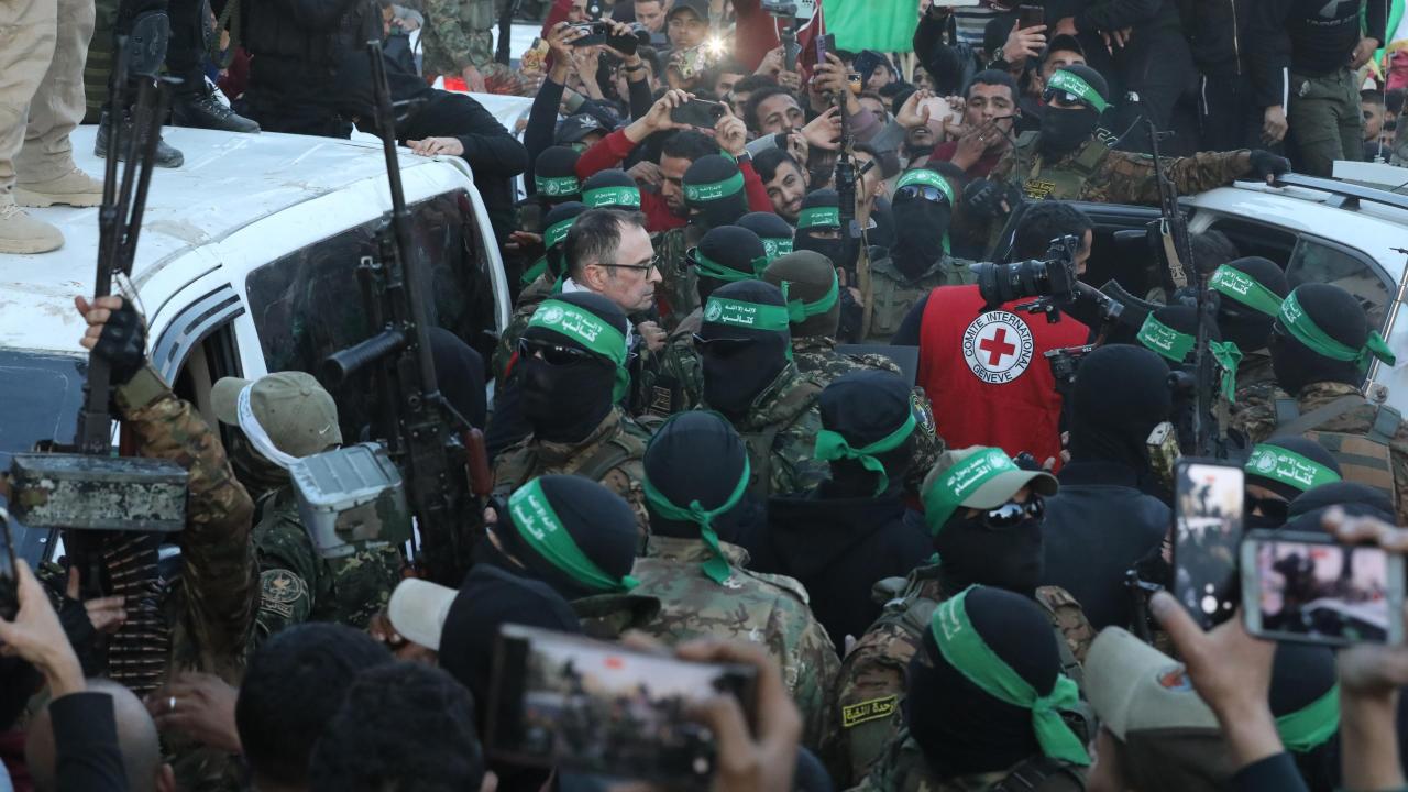 Hamas esaret altındaki üç İsrailli kadını serbest bıraktı