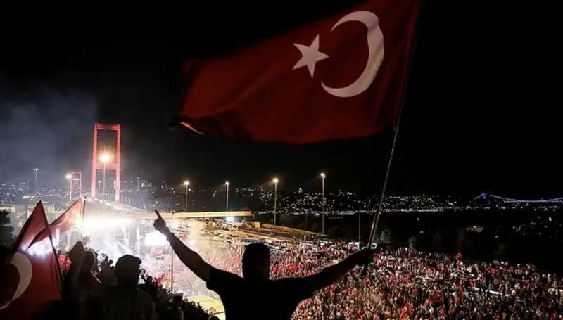 Düşünce ve Direniş: "En Uzun Gece" Tiyatro Oyununu Külliye’de İzleyin