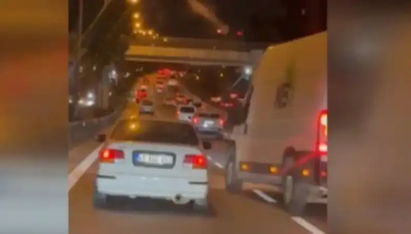 Tuzla'da Makas Terörü: Sürücünün Çarpıp Kaçma Anı ve Sonrası
