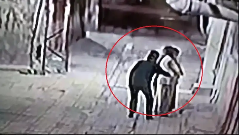 Kapkaççılara Karşı Yaratıcı Operasyon: Polisler Pazarcı ve Simitçi Kılığına Girdi!