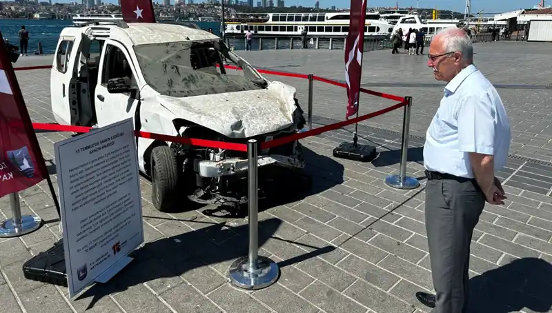15 Temmuz'un İzleri: Tank Altında Kalan Otomobiller Sanat Eserine Dönüştü