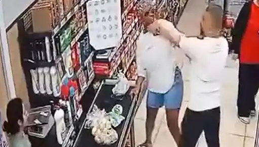 : Marketteki Kasa Sırasında Yaşanan Şok Olay: Çocuğunu Koruma İçin Mücadele