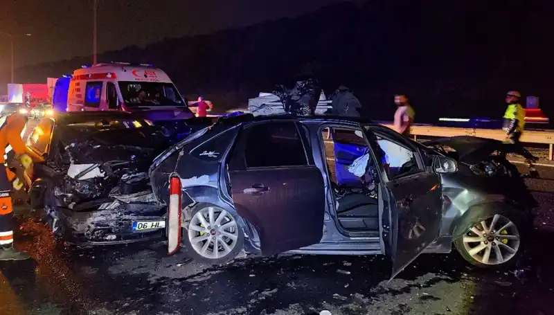 TEM Otoyolu'nda Zincirleme Kaza: Yedi Kişi Yaralandı, Tepkiler Artıyor