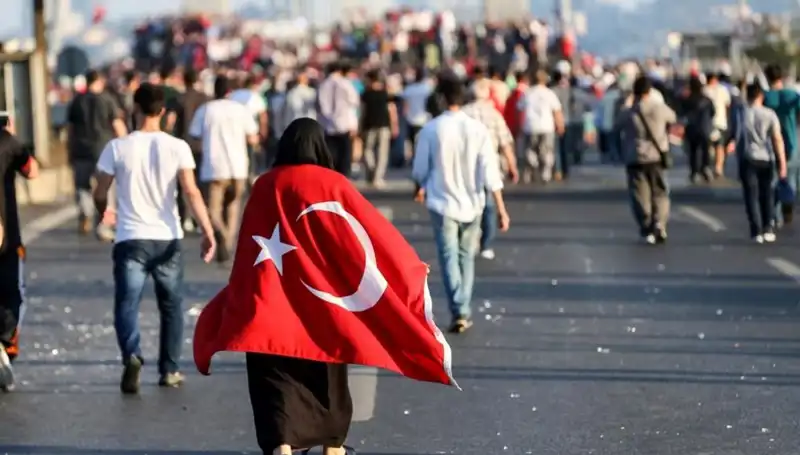 15 Temmuz: Kabineden Anlamlı Mesajlarla Demokrasi Vurgusu