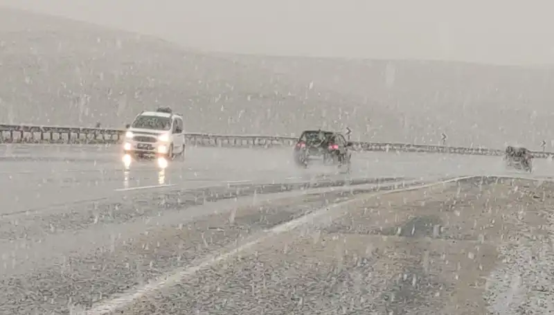 Bahar Beklentileri Sarsıldı: Nisan'da Gelen Kar Sürprizi
