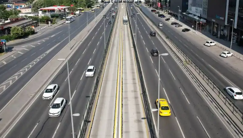 İstanbul Bayramda Boş Kalan Yolların Gizemi ve Anlamı