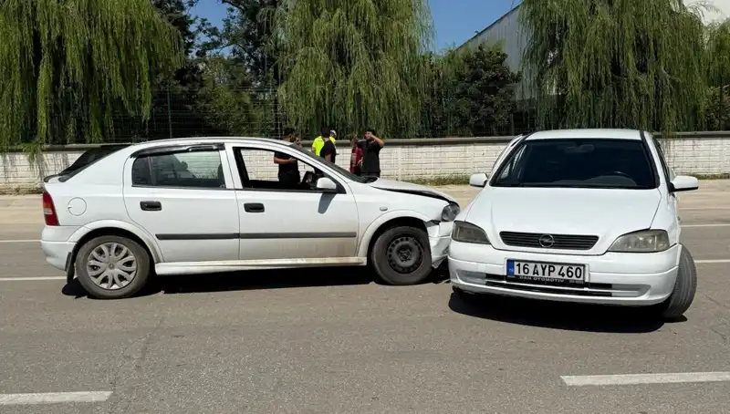 İki Otomobil Çarpıştı: Kaza Sonrası Yaralılar ve Nedenleri