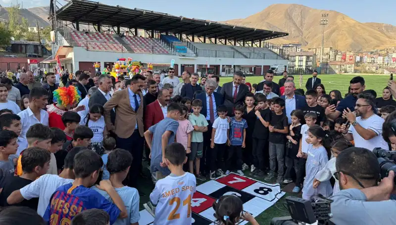 Anadolu Şenliği Hakkari'de Coşkuyla Başladı: Kültür ve Sanat Buluşması