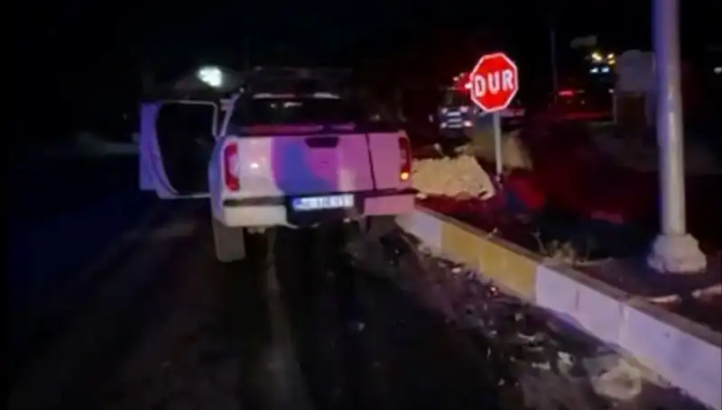 İzmir’de Kamyonet ve Hafif Ticari Araç Çarpıştı: 7 Kişi Yaralandı!