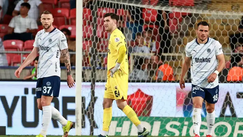 Fenerbahçe'nin Çöküşü: 2025 Sezonu Kâbus Gibi Geçti