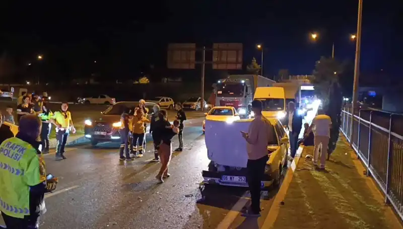 Otoyolda Kurallara Uymadan Geri Dönüş: İkisi Çocuk Dört Yaralı