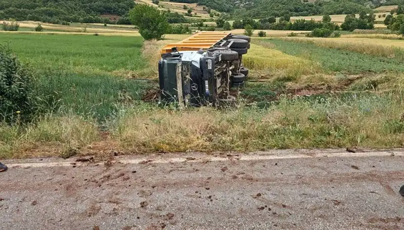 Tokat'ta Devrilen Kamyonun Şoförü Hayatını Kaybetti: Feci Kazanın Sebepleri Neler?