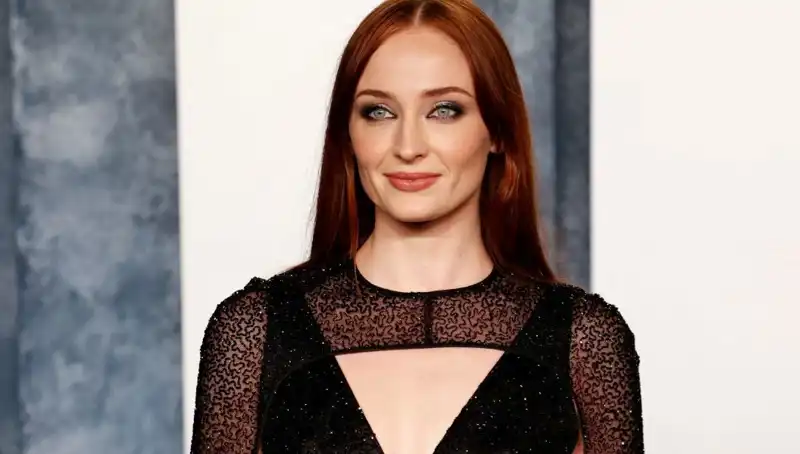 Sophie Turner'a Yönelik Cinsiyetçi Yorum: Tepkisi Sosyal Medyada Tartışma Yaratıyor