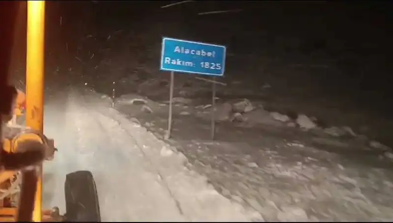 Antalya'da Güncellemelerle Gelen Kar Sürprizi: Felsefi İmgeler Üzerinden Bir Bakış