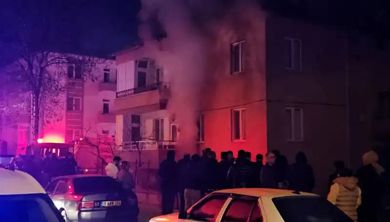 Çorum'da Yangın Korkusu: Bodrum Katında 10 Kişi Dumandan Etkilendi