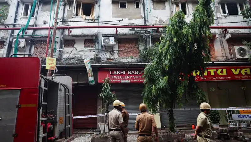 Hindistan'da Otel Yangını: 15 Hayat Kayıp, Kurtarma Çabaları Devam Ediyor