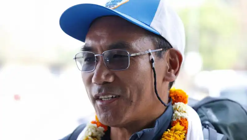 Everest Adam, Kendi Rekorunu Kırarak Zirveye Yeniden Tırmandı