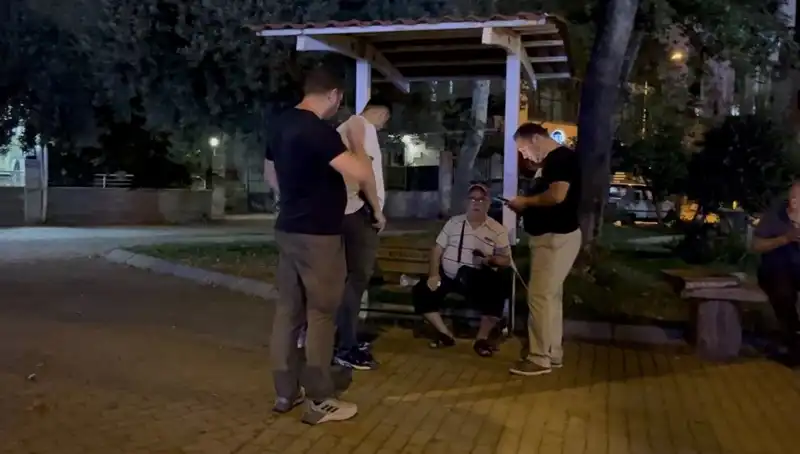 Kısmı Görme Kaybı Olan Adamın Telefonuna Dikkat Çeken Hırsızlık