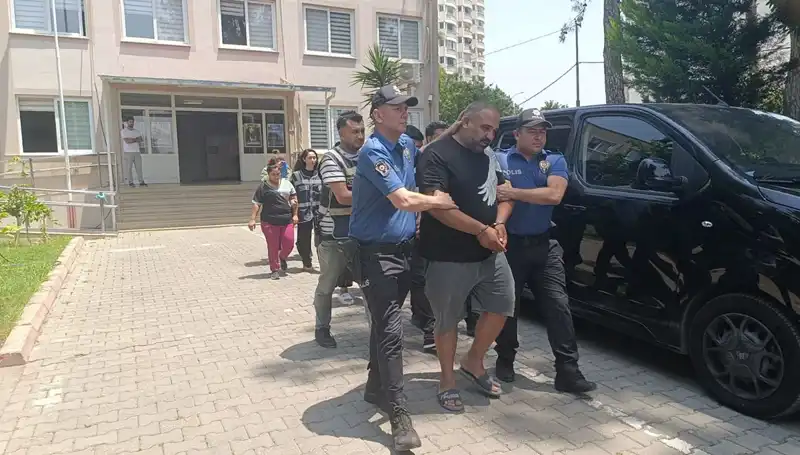 Adana'da Dolandırıcılık Skandalı: Dört Kişi Tutuklandı, Üzerine Tartışmalar Sürüyor