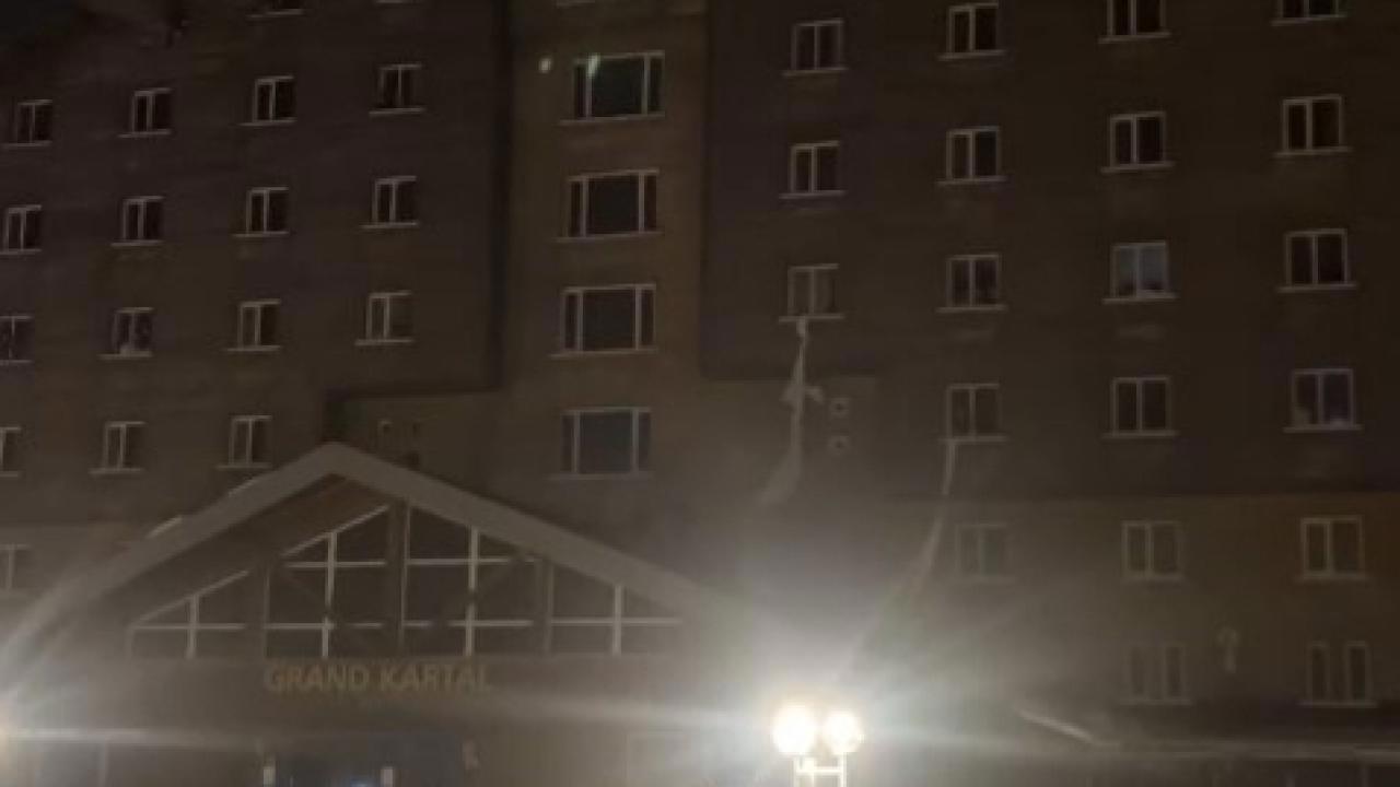 Otelden çarşaflarla kurtulma çabası