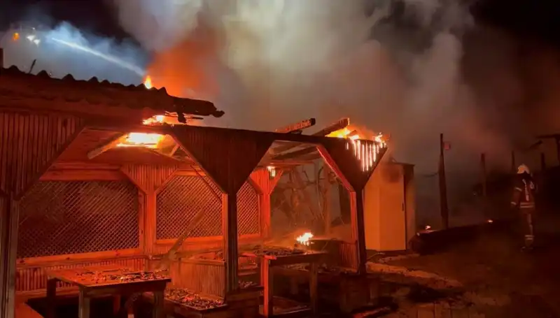 Şile'de Altı Gözleme Restoranı Yangında Küle Döndü