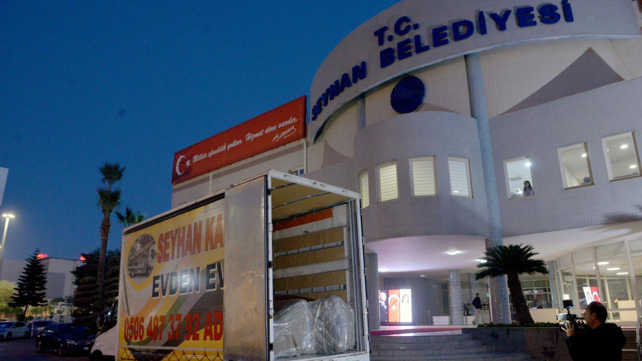 Seyhan Belediyesine haciz şoku!