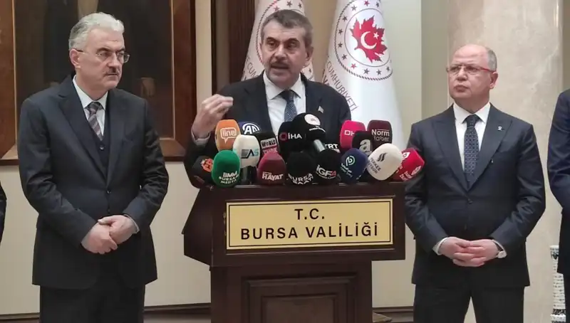Bakan Tekin, Protestolara Katılan Çalışanlara Dikkat Çekti