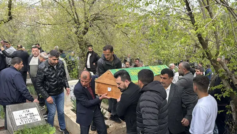 Karabük'teki Kaza Sonrası 4 Kişi Diyarbakır'da Son Yolculuğuna Uğurlandı
