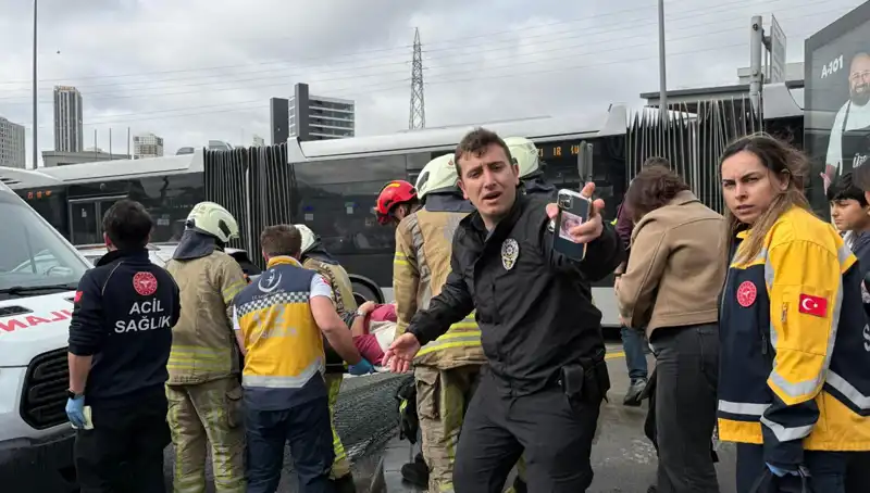 Metrobüs Kazasında Can Kayıpları: Seferler Durduruldu, Yaşananlar Neler?