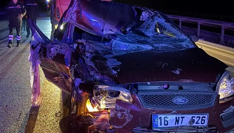 Afyonkarahisar'da Otomobil ve TIR Kaza Yaptı: 4 Yaralı