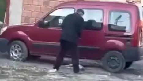Sokak Ortasında Köpeğe Şiddet: İnsanlığın Nereye Gittiğini Gösteren Bir Vaka