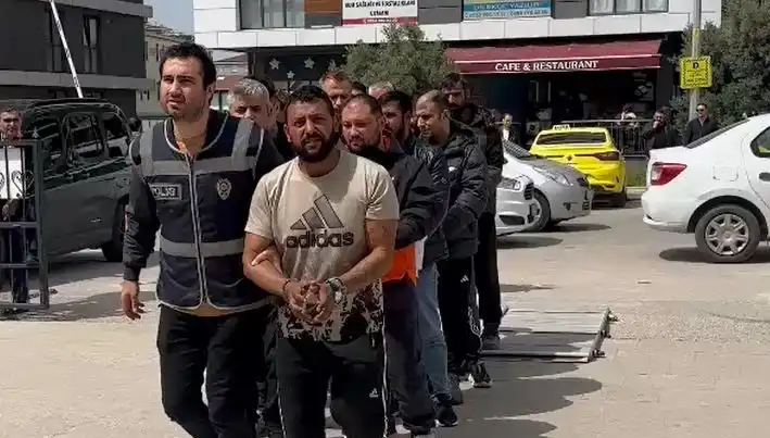 Edirne'de Eş Zamanlı Operasyon: Yedi Firari Suçlu Yakalandı