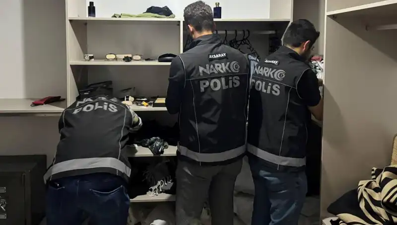 Uyuşturucu Operasyonunda Sıradışı F Serisi Dolar Ele Geçirildi
